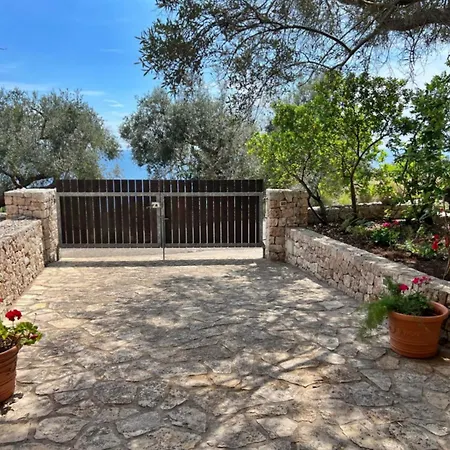 Hébergement de vacances Sulvia - Alloggi Vista Mare Con Giardino Privato